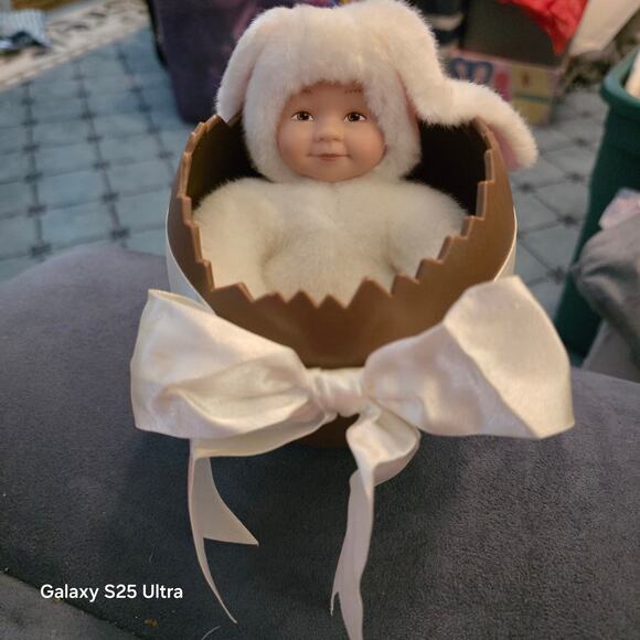 Anne Geddes Baby Bunny in Easter Egg 1994 - Picture 2 of 7